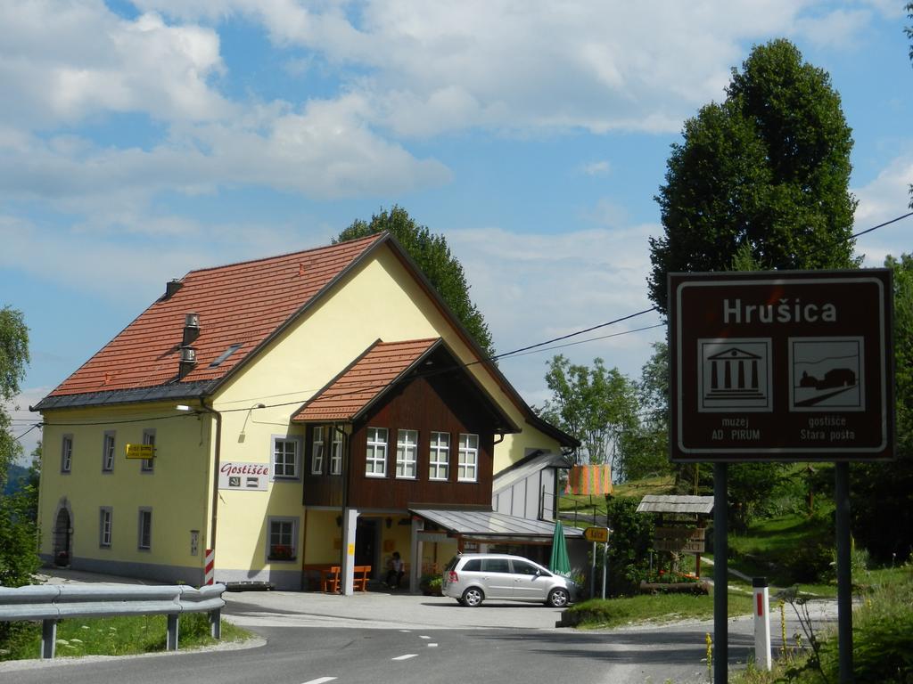 Hotel Gostilna Stara Posta Podkraj Zewnętrze zdjęcie