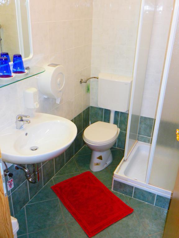 Hotel Gostilna Stara Posta Podkraj Zewnętrze zdjęcie